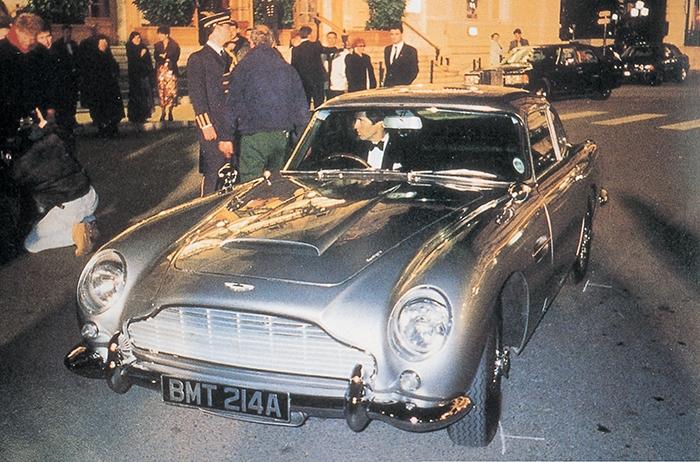 Pierce Brosnan in silver AM DB5.
