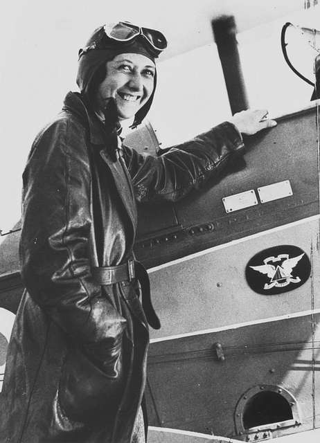 Pioneer Airwoman Lores Bonney